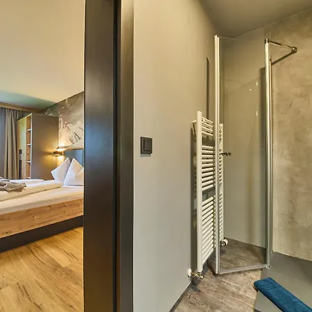 Eibinghof & Swim ザールバッハ・ヒンターグレム