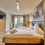 Eibinghof & Swim Hostel