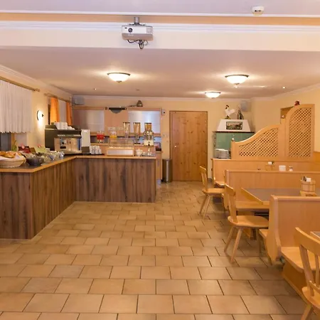 Eibinghof & Swim Hostel *